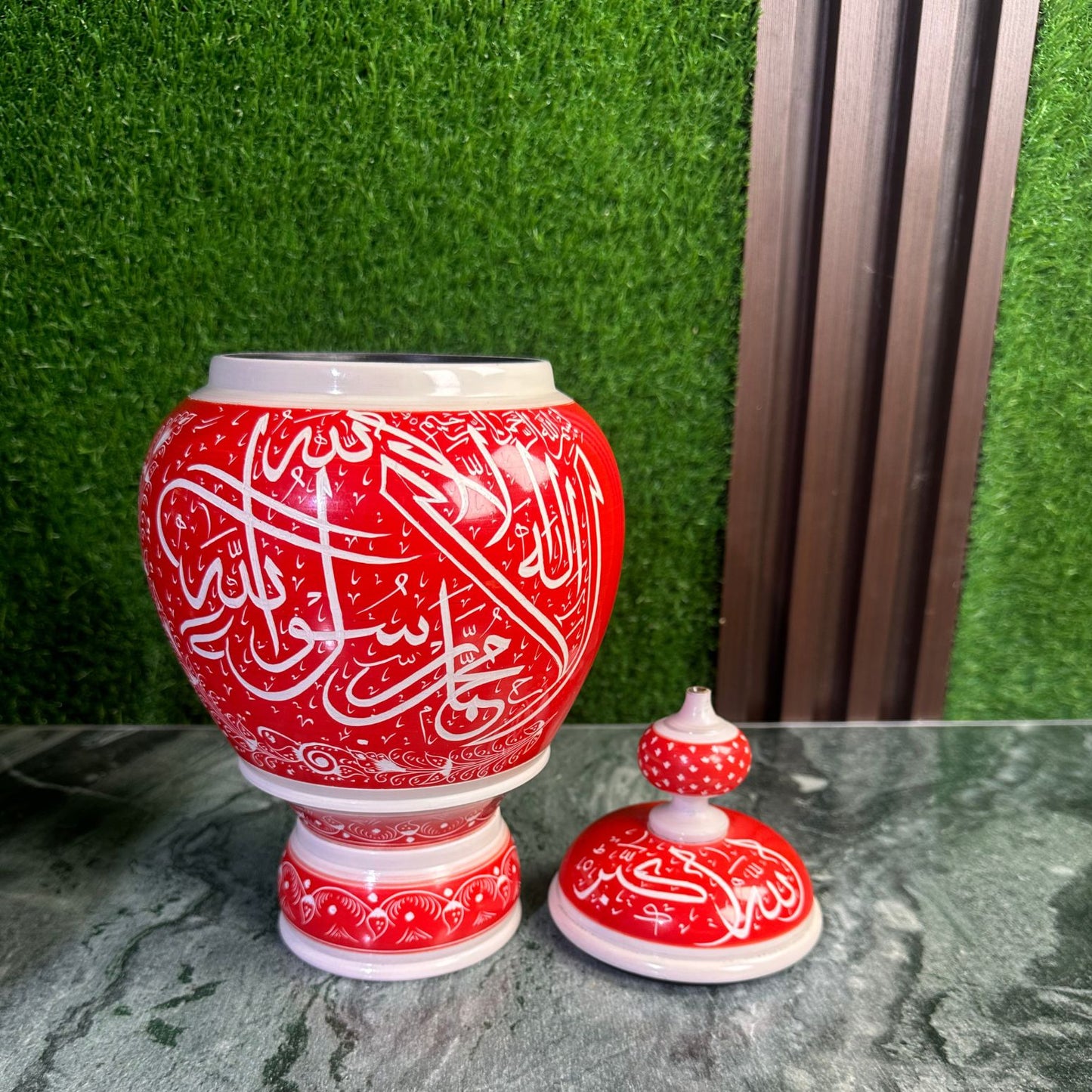 Wooden Kalma Jar – Red & White Naqshi Art in Sheesham Wood | Islamic Calligraphy Decor Piece