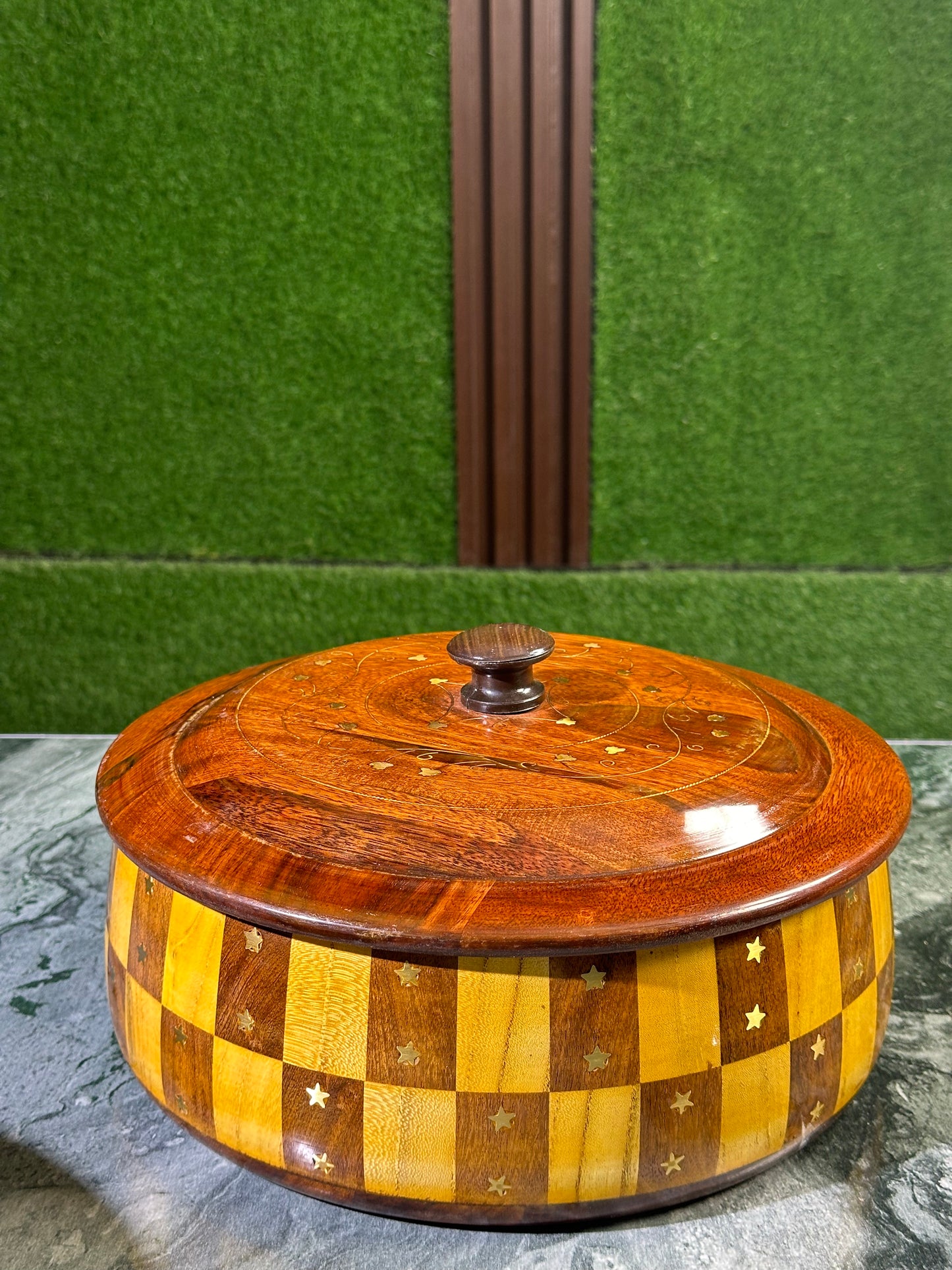 "Handcrafted 12-Inch Tukri Wooden Hotpot (Without Steel) with Brass Detailing"